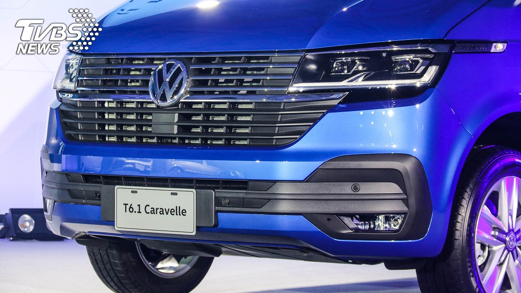 T6.1世代Caravelle換上全新設計車頭造型，運用單體式大型水箱護罩搭配新式樣前保桿。