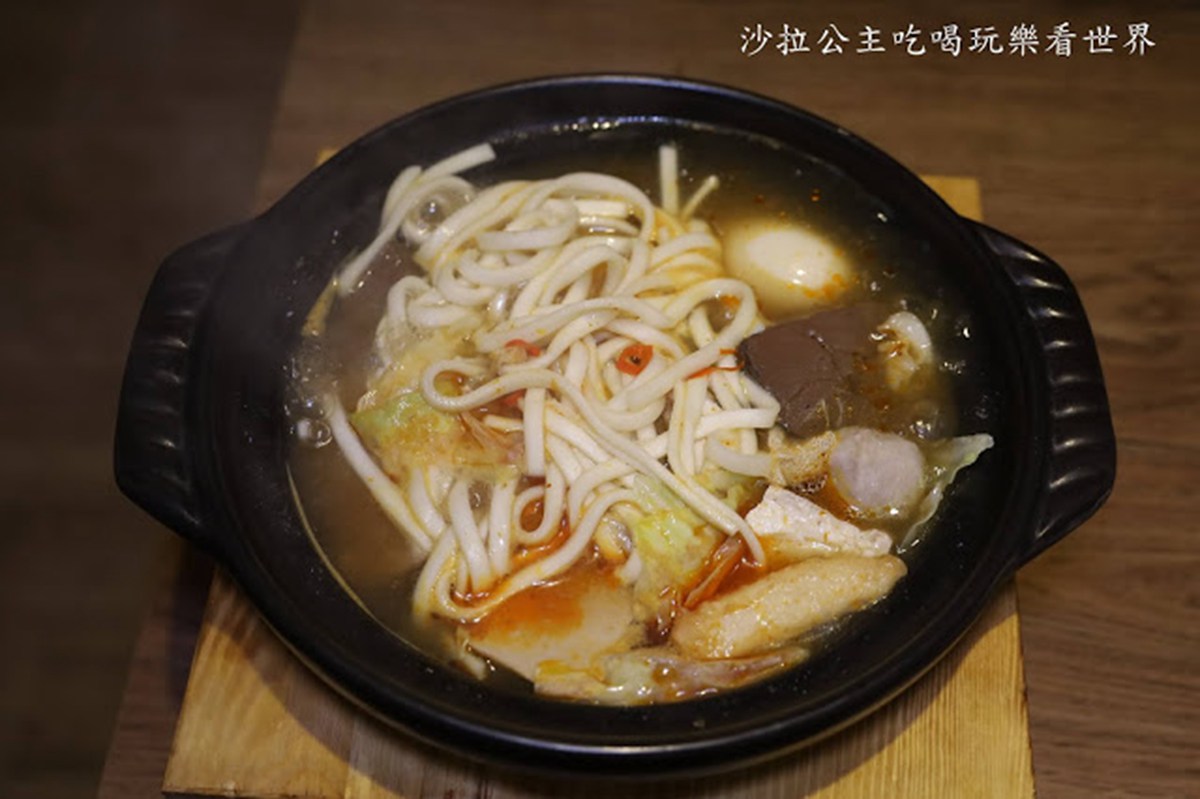 【新開店】士林夜市美食再+1！超邪惡雞飯吃得到滿滿雞油香，必搭生辣椒更唰嘴