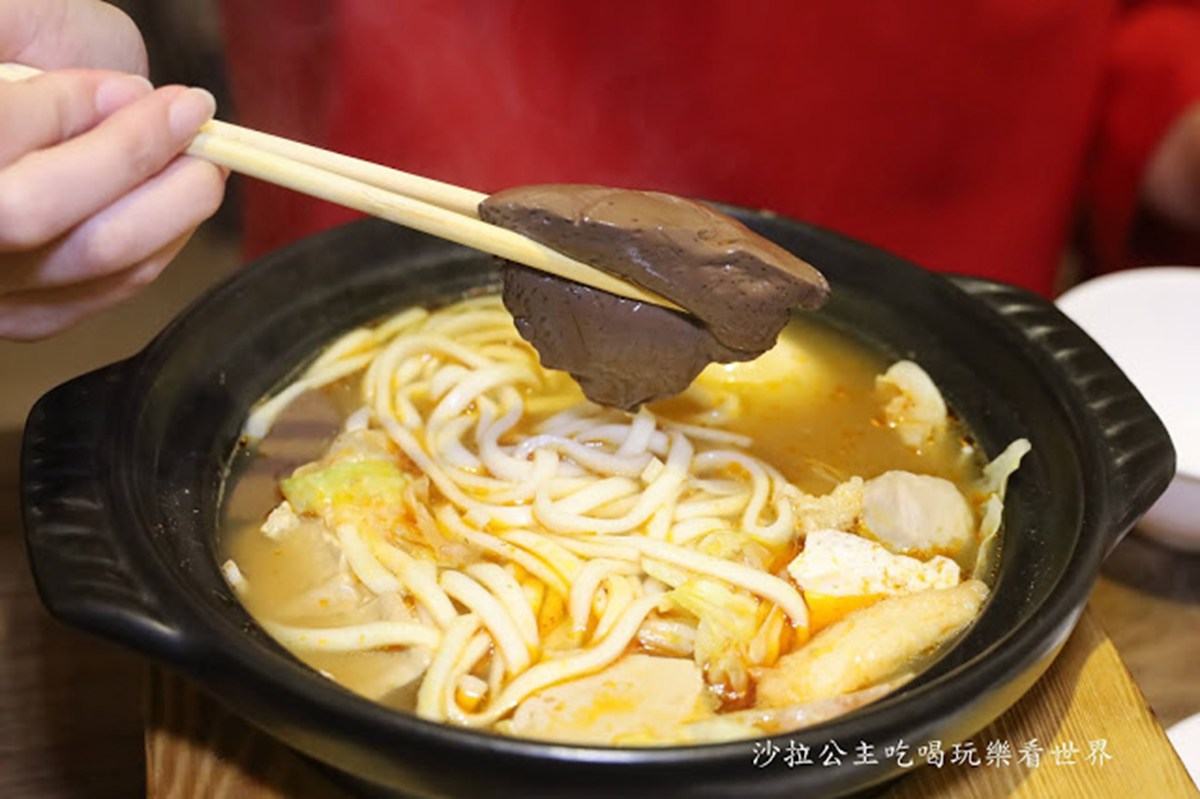 【新開店】士林夜市美食再+1！超邪惡雞飯吃得到滿滿雞油香，必搭生辣椒更唰嘴