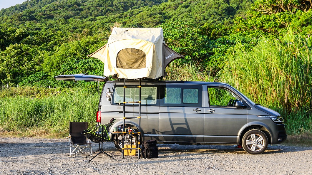 姚元浩想要以完全符合道路法規的方式，讓T6.1 Caravelle變身成為夢幻衝浪車「Carafornia！」