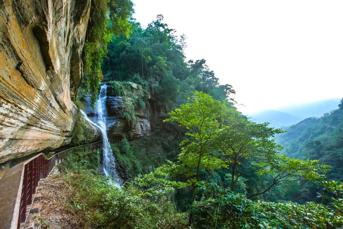 別只去阿里山！嘉義梅山12大祕境：最美茶園步道、台版九寨溝、海拔最高吊橋