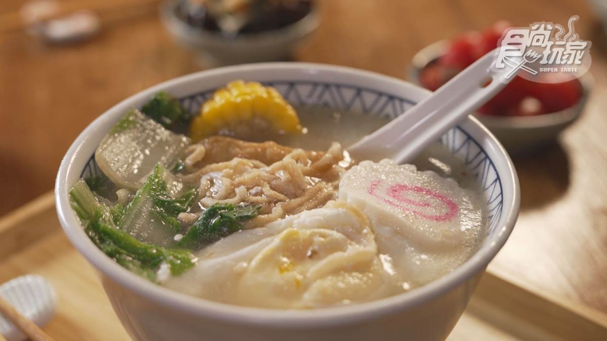 「鍋燒意麵」料也是滿滿的，吃起來很過癮。