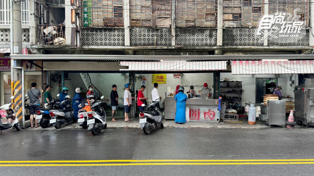 暴雨打雷也要吃！高雄排隊「神級肉圓」在地人激推，25元四神湯整碗都是料