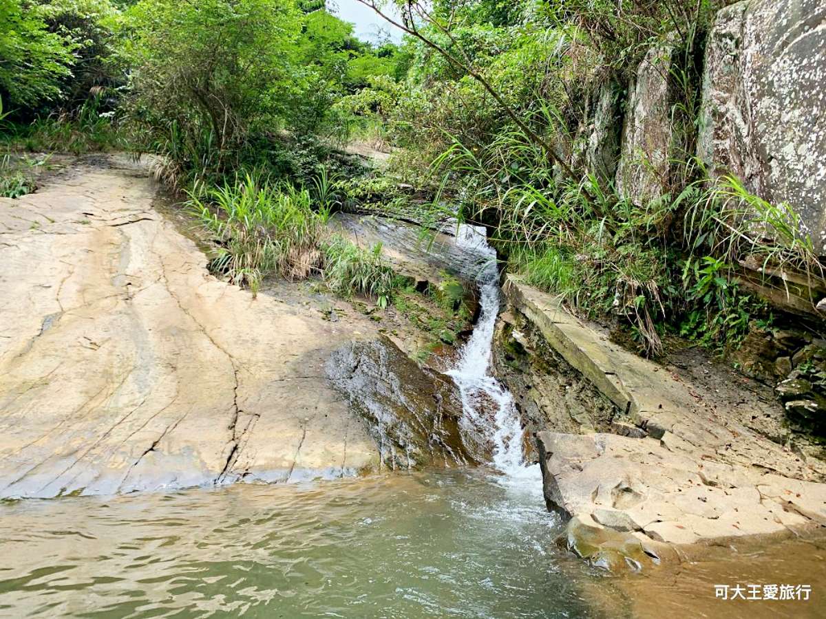 走20分鐘輕鬆抵達！基隆「祕境步道」免費玩水、享受天然瀑布SPA，消暑快衝