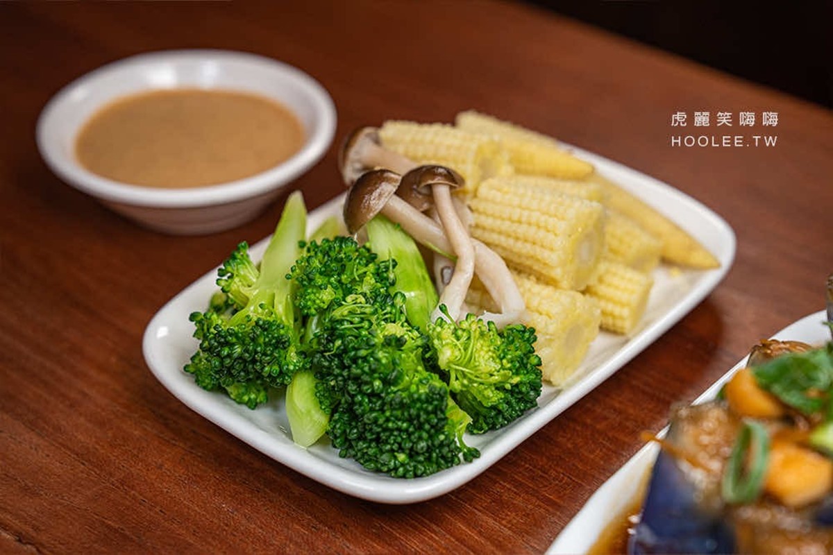 「全台最美肉燥飯」在高雄！麻辣肉燥＋半熟蛋太銷魂，滑嫩蒸蛋湯激推必點