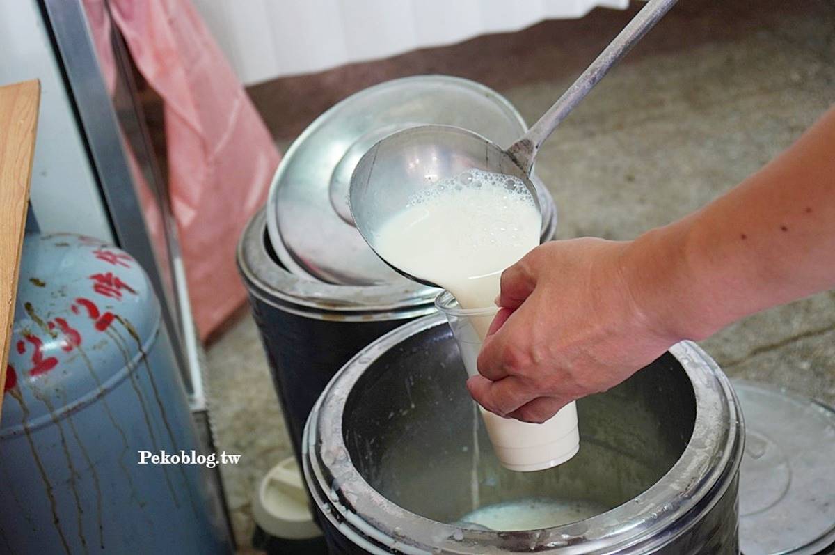 東區巨無霸「蔥油餅包飯糰」重出江湖！新攤位地點曝光，超大分量照樣吃到撐