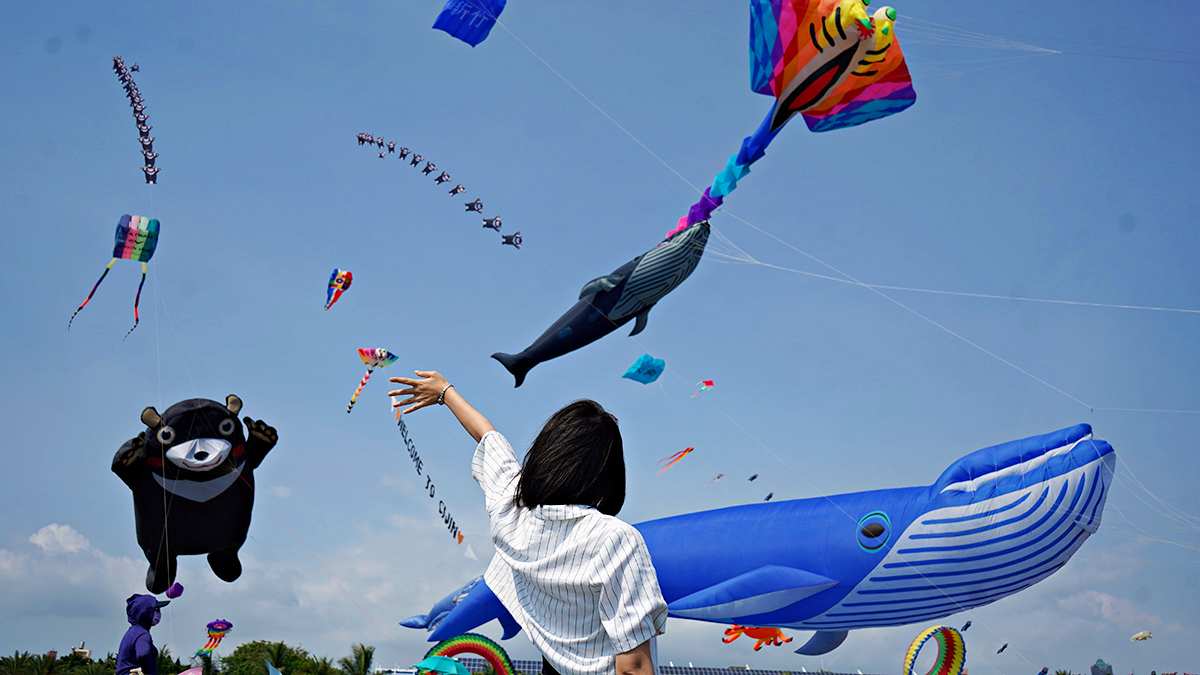 2024旗津風箏節時間曝！夜光風箏、火舞秀「這２天」登場，加碼玩氣墊水樂園