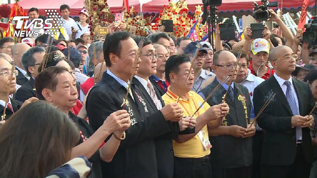 板橋慈惠宮因郭台銘聲名大噪，吸引全台香客前往祈願。圖／TVBS資料照片