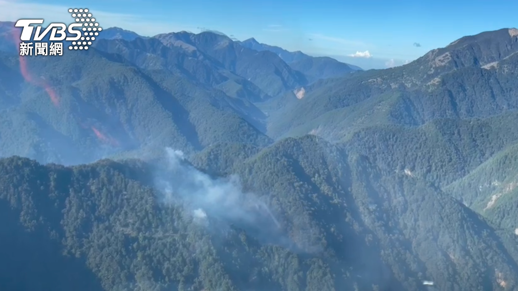 玉山國家公園八通關杜鵑營地發生森林大火。（圖／TVBS）