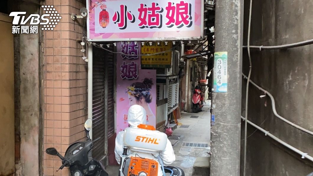 基隆小姑娘小吃店消毒。（圖／中央社）