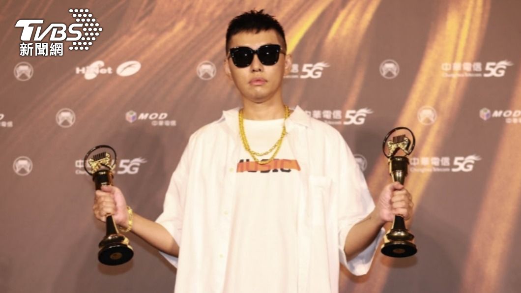 蛋堡抱回「最佳華語男歌手獎」與「最佳華語專輯獎」。（圖／台視提供）