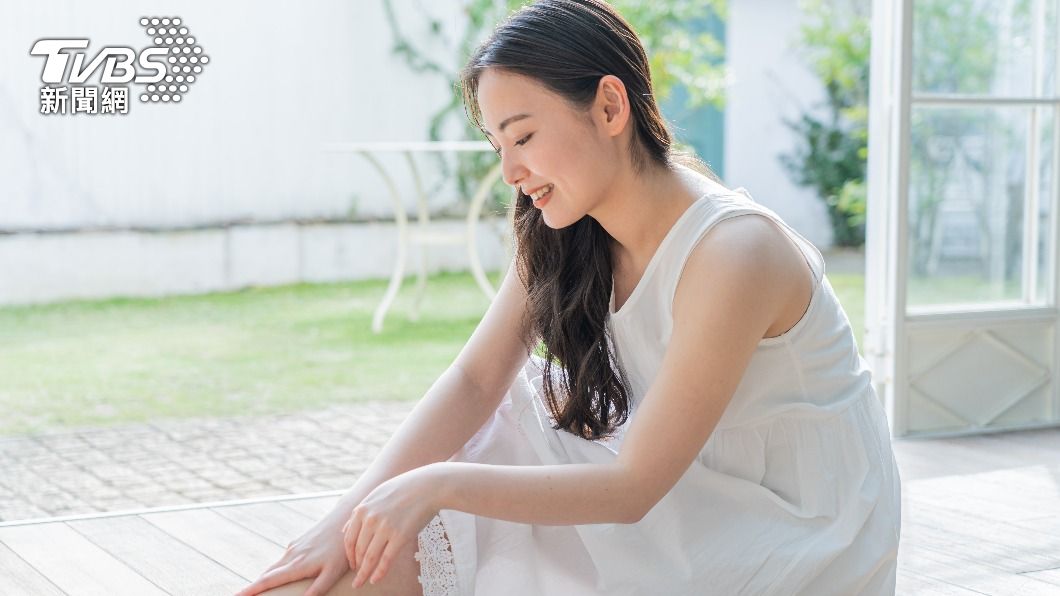 女生飄逸的長髮容易設計出不同樣貌的髮型。（示意圖／shutterstock達志影像）