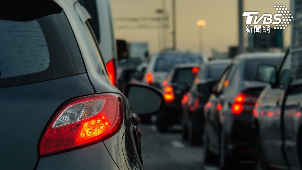 高速公路局提醒，用路人出門前應做好車輛檢查。（示意圖／shutterstock 達志影像）