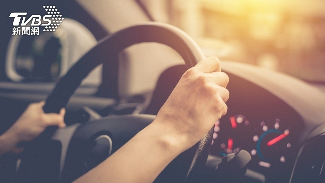 一名男網友分享日前開車時讓他看到超感動的一幕。（示意圖／shutterstock達志影像）