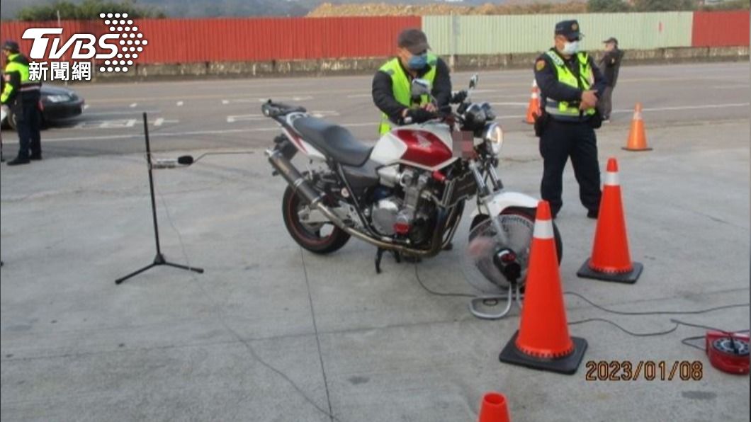 苗栗警方 環保局合力取締噪車/圖:苗栗環保局