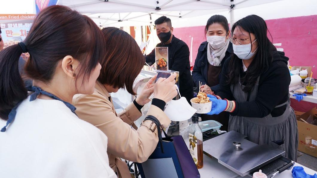 台灣香腸鹹酥雞韓國飄香。（圖／萬川號提供）