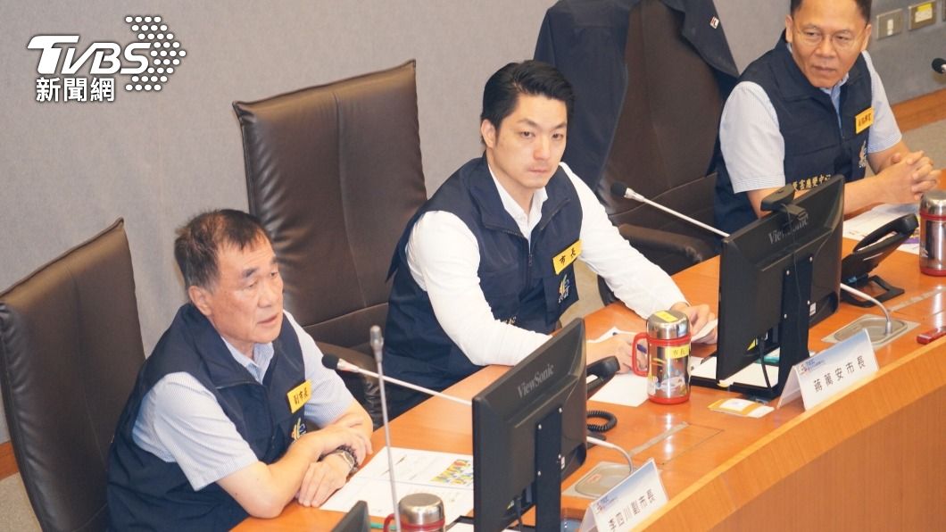 Taipei Mayor led a typhoon preparedness meeting on Friday (TVBS NEWS). Taiwan to issue sea warning for Typhoon Haikui