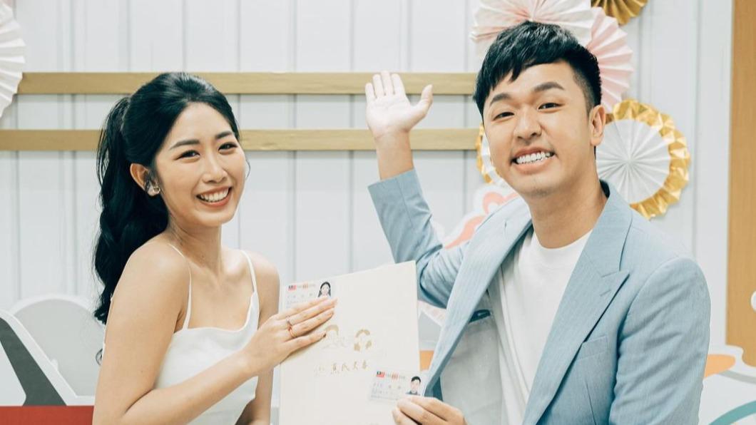 香蕉登記結婚！（圖／翻攝自香蕉IG）