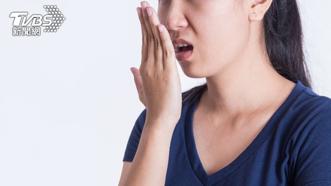 該名女大生有口臭卻不自知。（示意圖／Shutterstock達志影像）