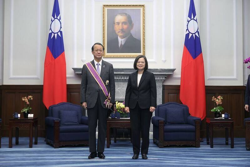 Japanese official invites President Tsai to give speech (Courtesy of Presidential Office) Japanese official invites President Tsai to give speech