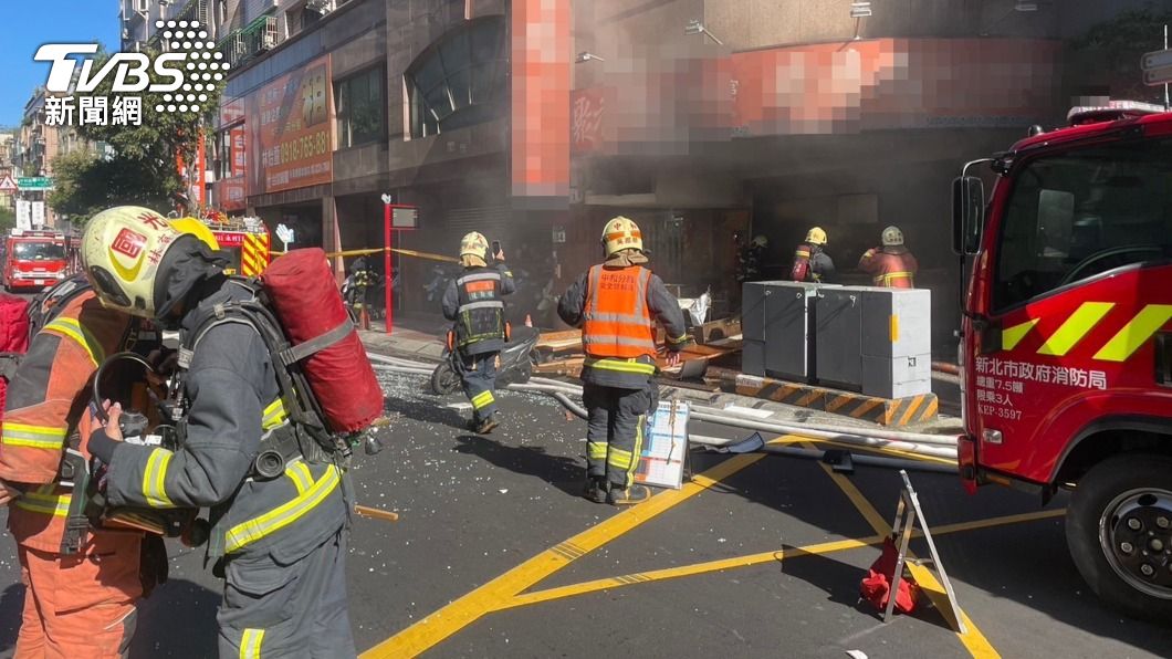 新北市中和區永貞路一間麵食館發生氣爆。（圖／中央社）