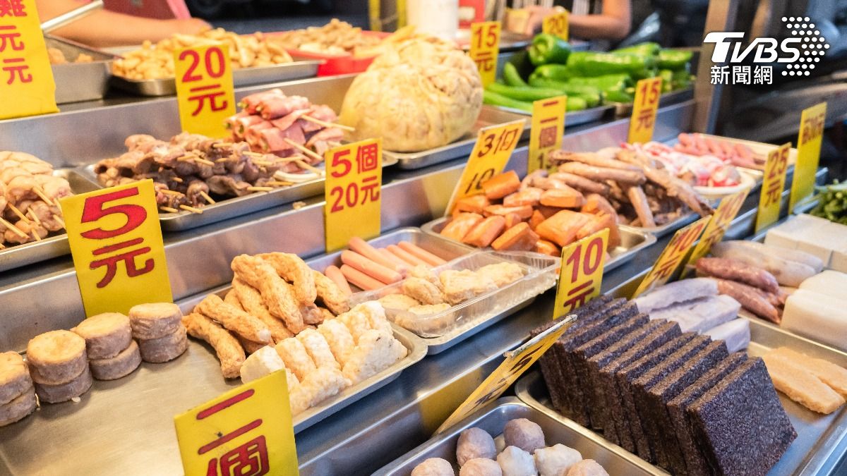 家長幫幼童點鹽酥雞，備註像在寫作文。（示意圖／shutterstock 達志影像）