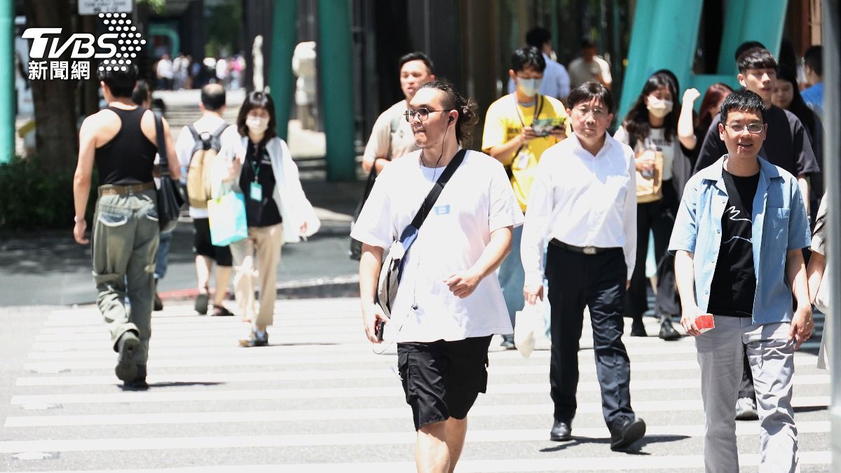 近期全台各地皆高溫炎熱。（圖／張哲鳴攝）