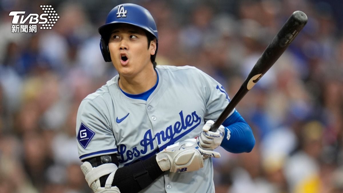 大谷翔平在今日的比賽中感到腰部緊繃，於第五打席換代打上場。（圖／達志影像美聯社）