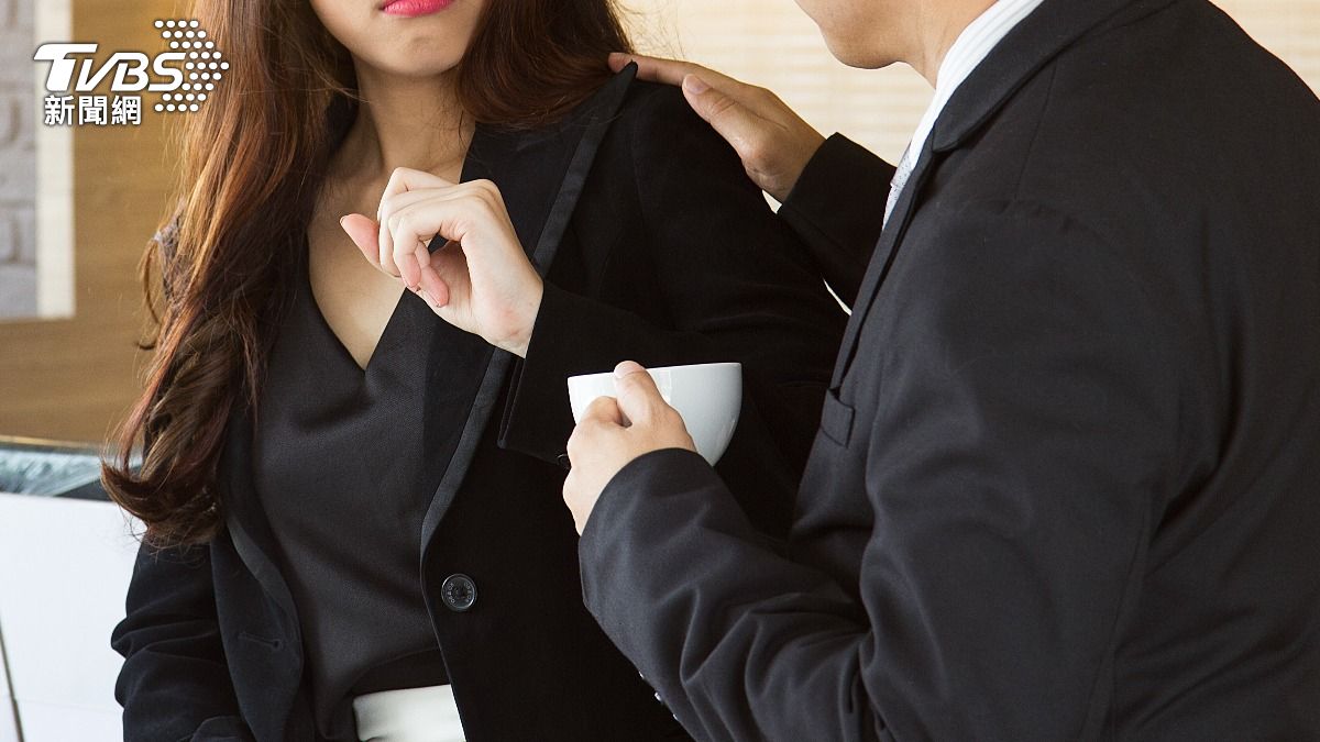 娛樂經紀公司總經理多次性騷女員工。（示意圖／Shutterstock達志影像）