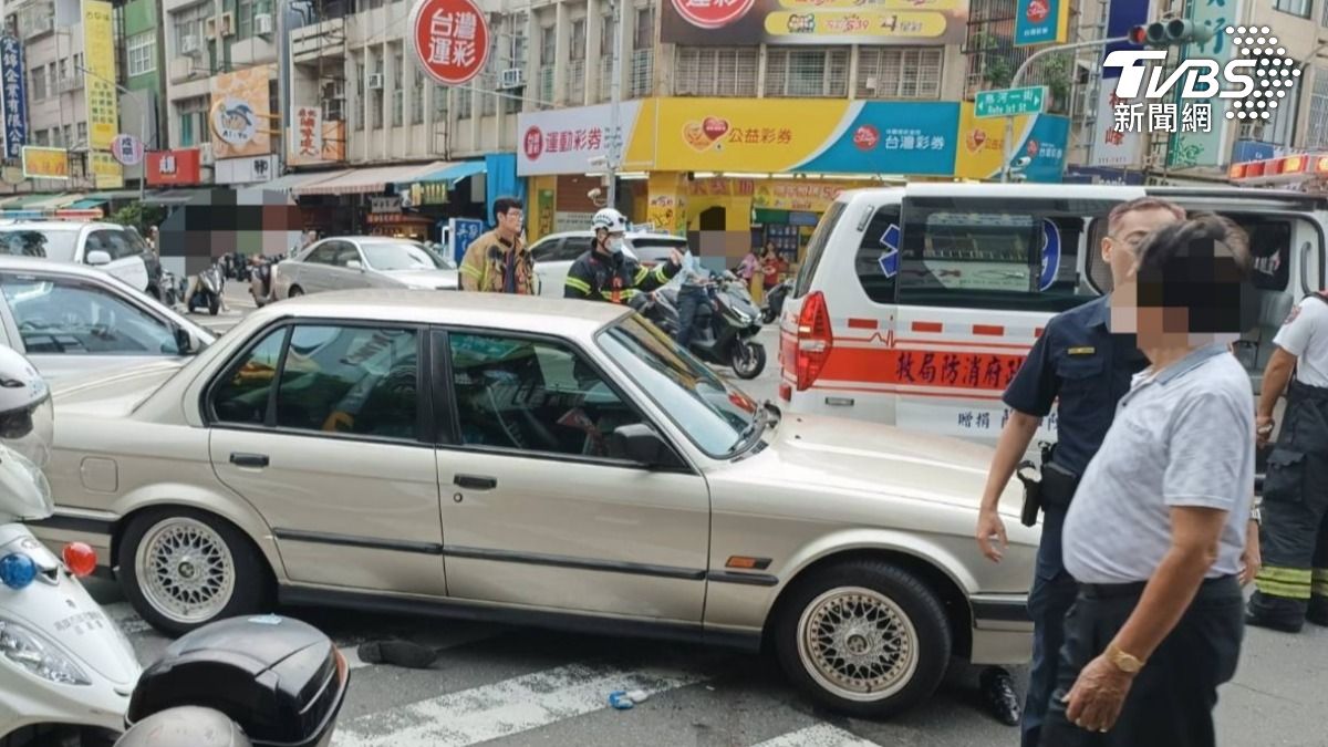 高雄市三民區熱河一街、瀋陽街口發生一起街頭糾紛。（圖／TVBS）