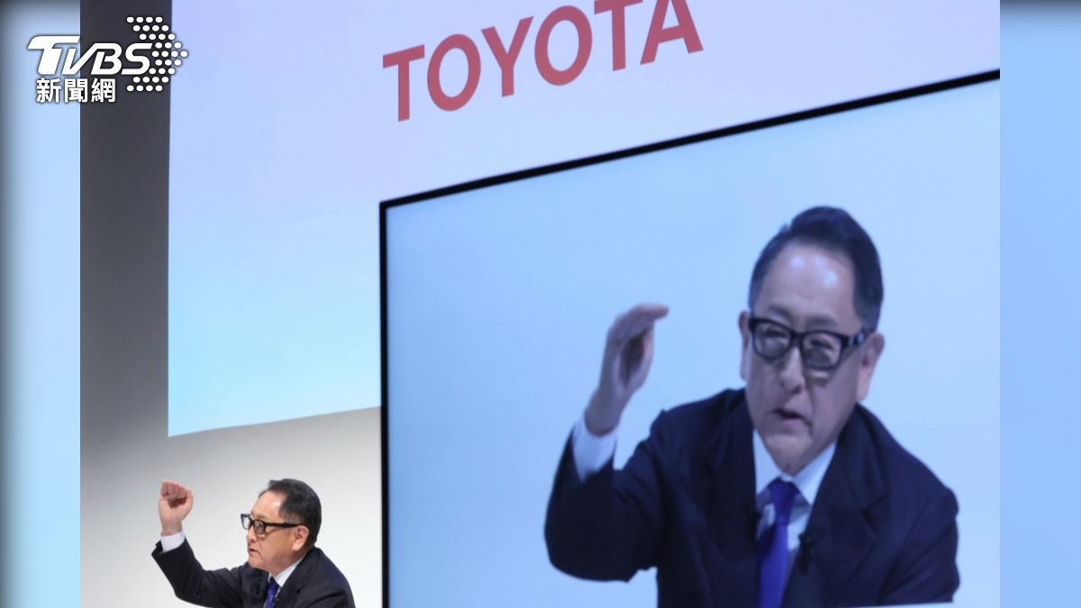 被日本政府點名數據造假，豐田汽車會長豐田章男出現道歉。（圖／達志影像美聯社）
