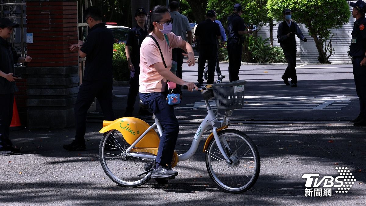 YouBike一早因系統異常導致全台大當機。（圖／葉志明攝）