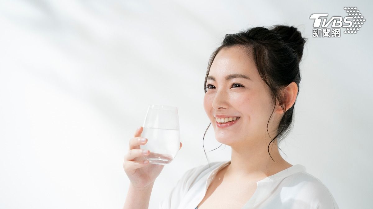 一天飲水量，看體重就能算。（示意圖／shutterstock達志影像）