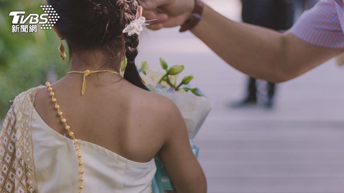 「童婚」陋習害不少稚嫩少女因此喪命。（示意圖／Shutterstock達志影像）