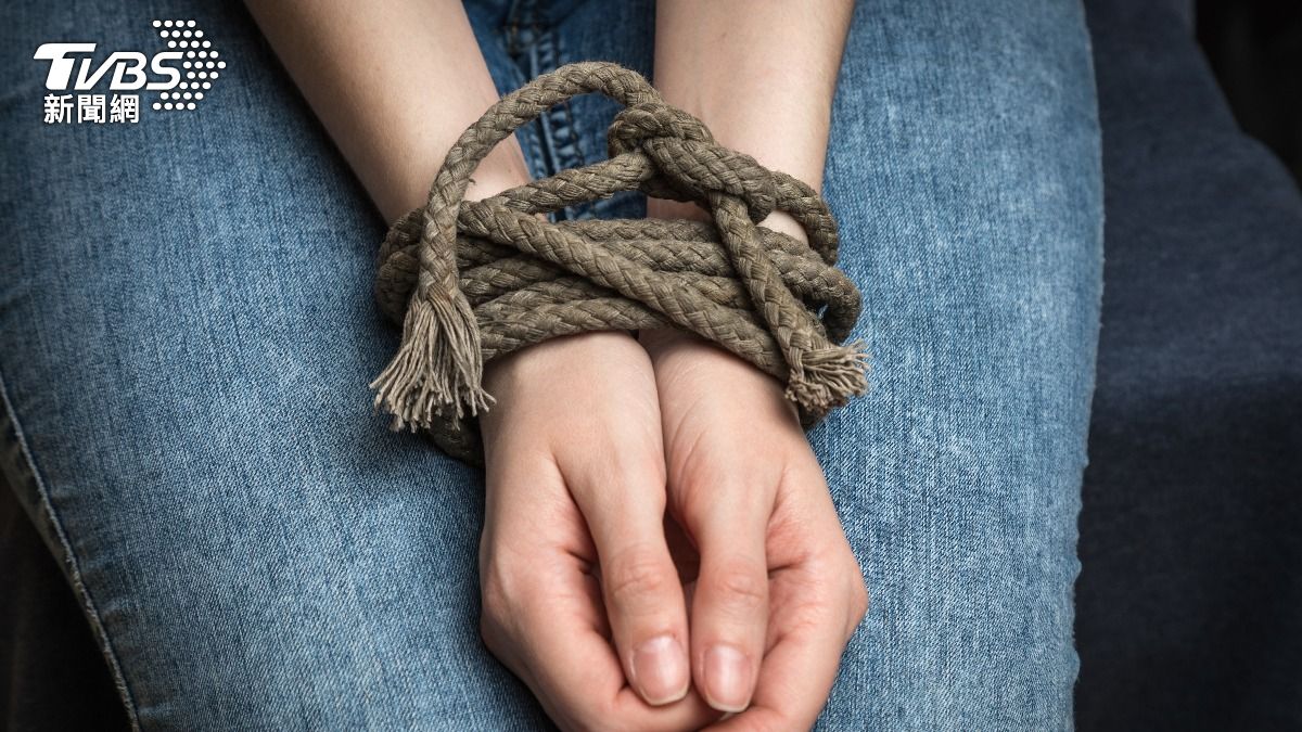 日本一名女高中生遭怪男「繩縛騷擾」。（示意圖／Shutterstock達志影像）