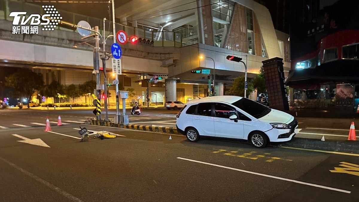 台中市北屯區今（20）日凌晨發生一起死亡車禍。（圖／TVBS）