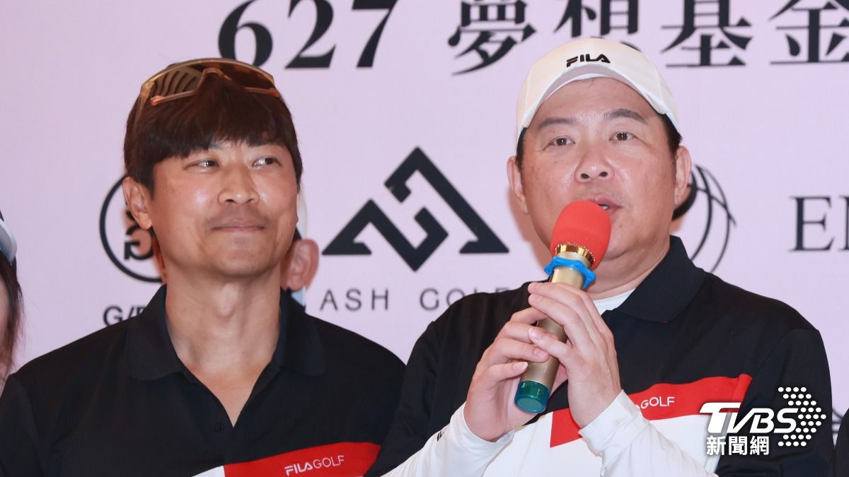曾國城（右）和侯昌明等星發起「中華演藝人高爾夫球協會第一屆夢想基金聯誼賽」。（圖／黃城碩攝）