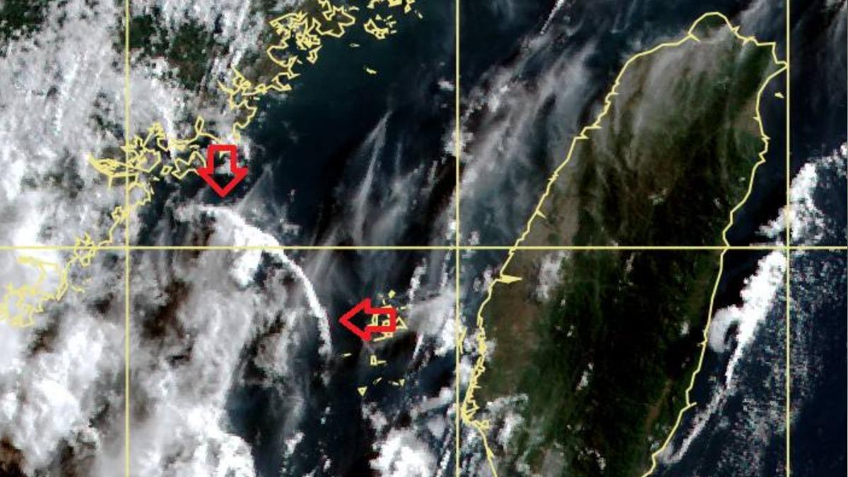海峽上的「弧狀雲線」。（圖／翻攝臉書 鄭明典）