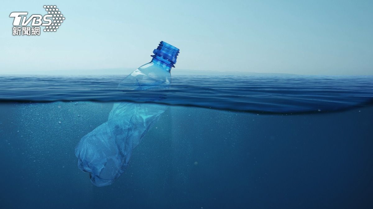 斯里蘭卡漁民在海上撿到「不明液體瓶子」。（示意圖／shutterstock 達志影像）