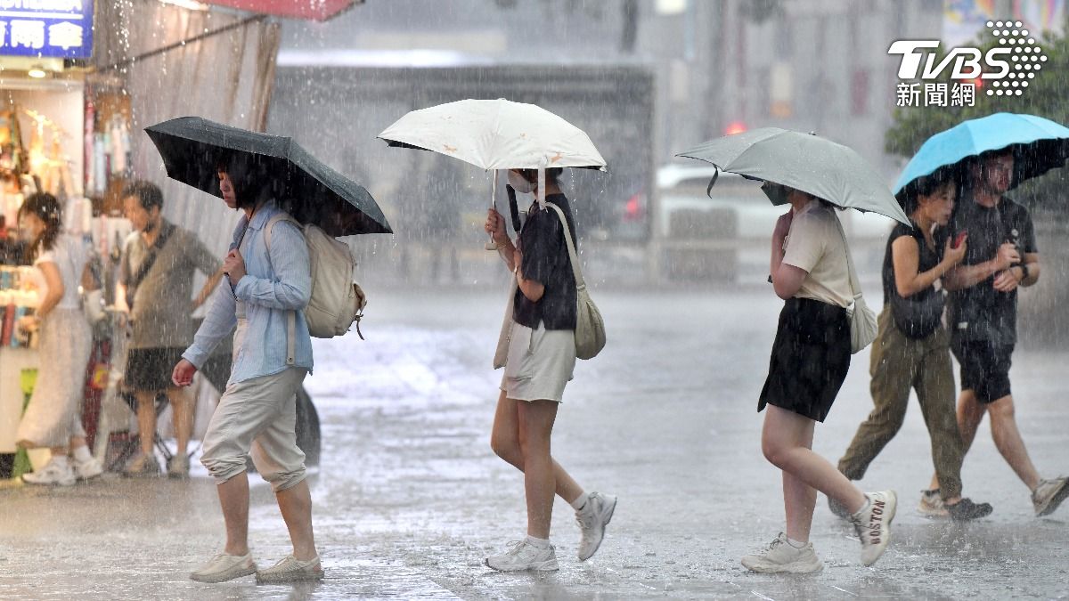 中央氣象署今表示，週二開始西半部地區午後雷雨再增強。（圖／胡瑞麒攝）