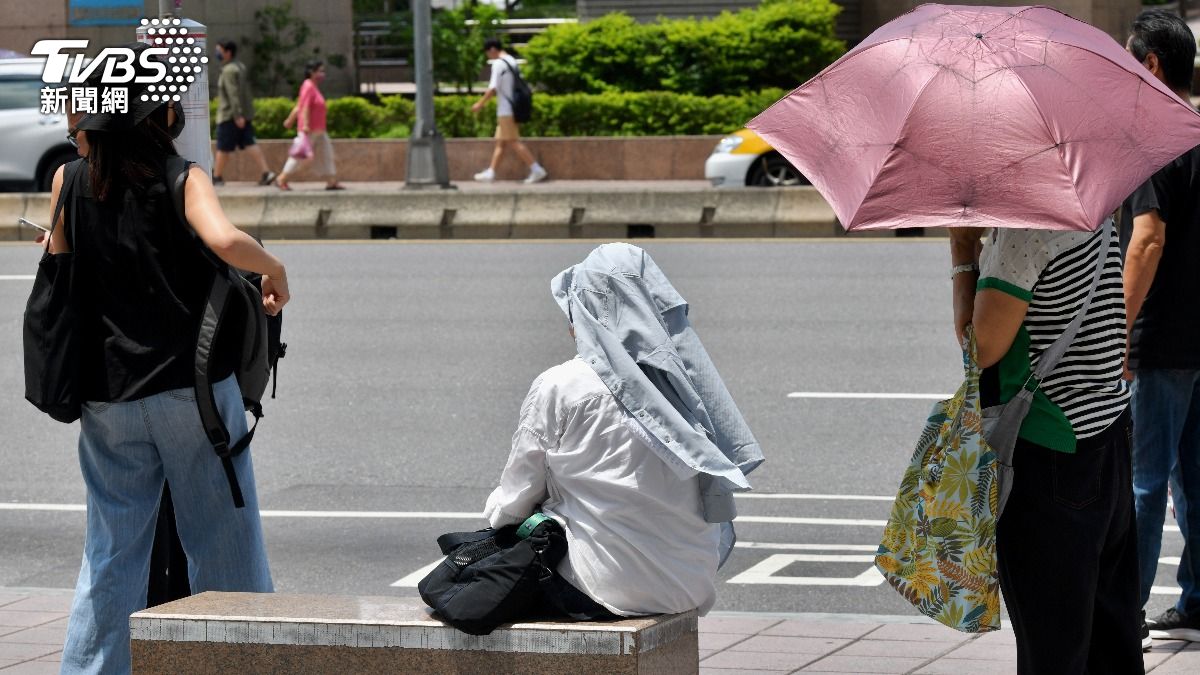 中央氣象署今（3）日針對14縣市發布高溫資訊。（圖／胡瑞麒攝）