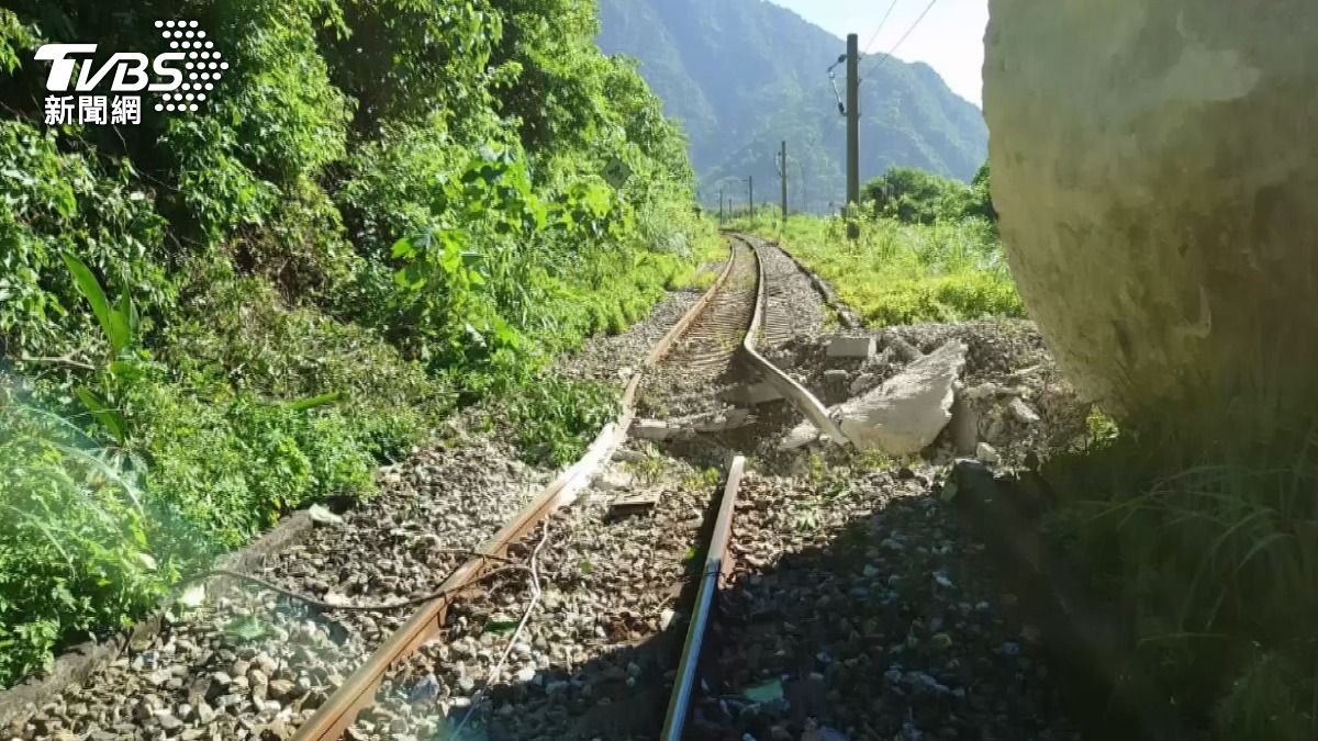 Taiwan Railways resumes double-track service after rockfall (TVBS News) Taiwan Railways resumes double-track service after rockfall