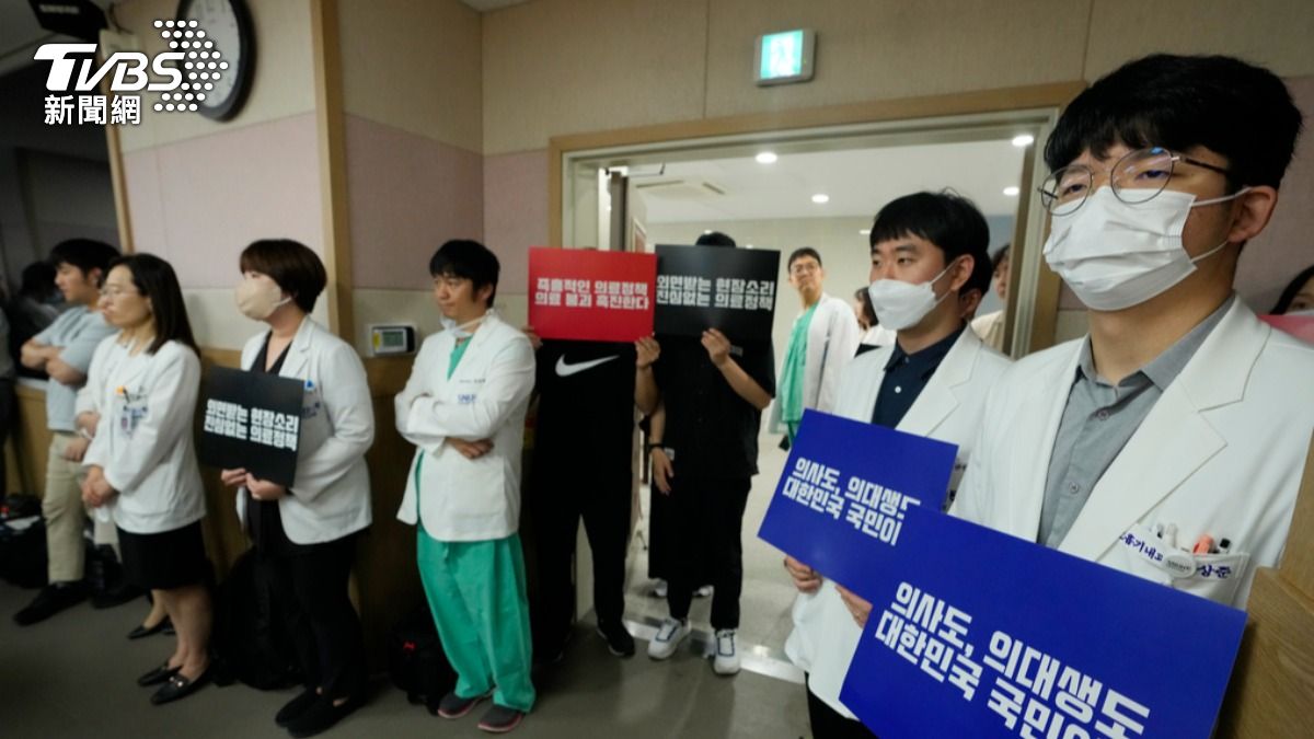 韓國政府宣布不吊銷罷工醫師執照。（圖／達志影像美聯社）