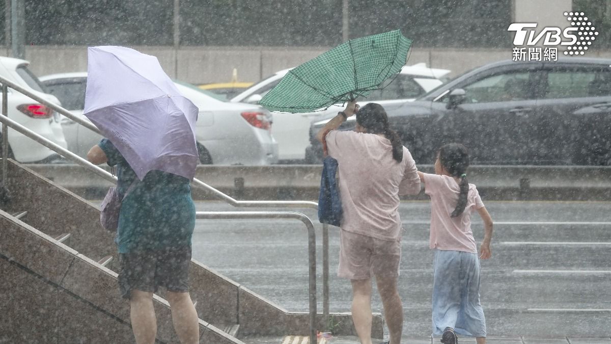 颱風山陀兒預估明日上午才會登陸，全台將有強風大雨。（圖／張哲鳴攝）