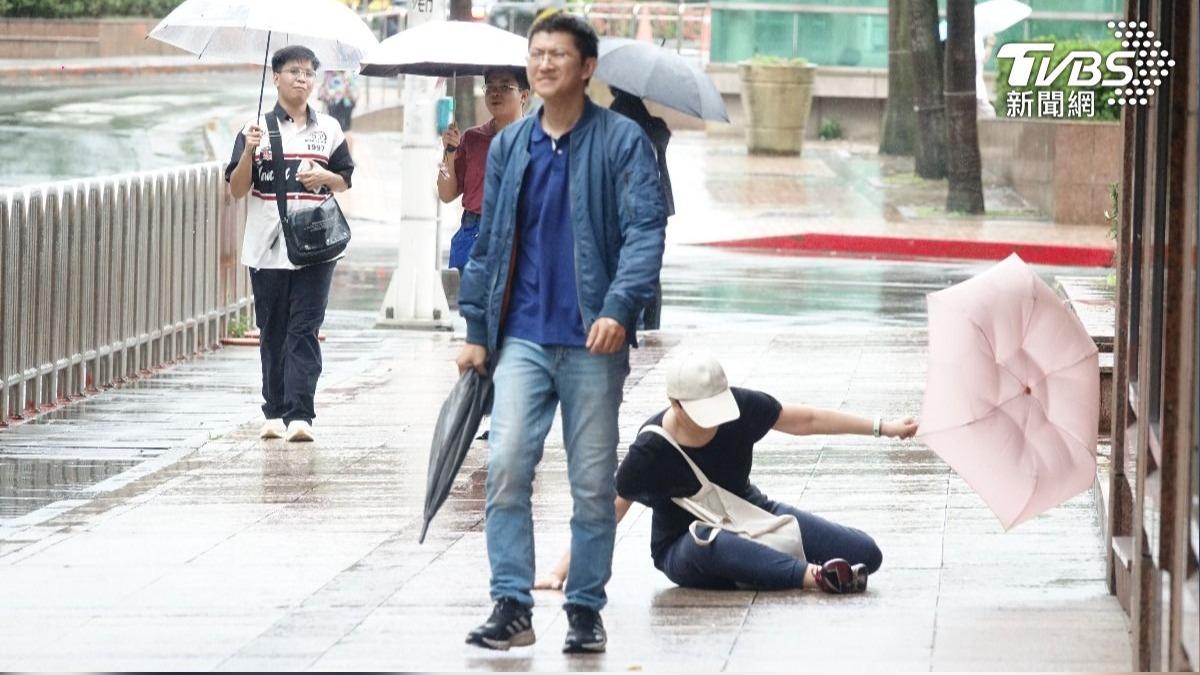 週末天氣仍不穩定，要慎防午後大雷雨。（圖／張哲鳴攝）