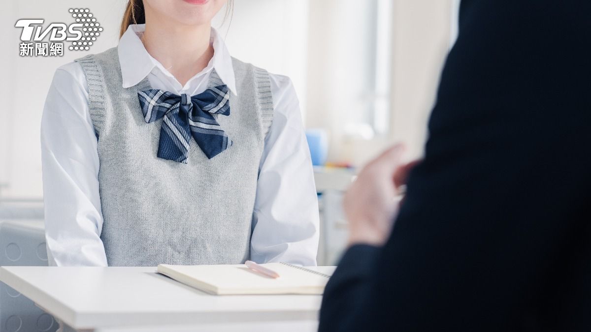 台中一名已婚補習班老師對年僅國一的學生妹伸出狼爪。（示意圖／Shutterstock達志影像）