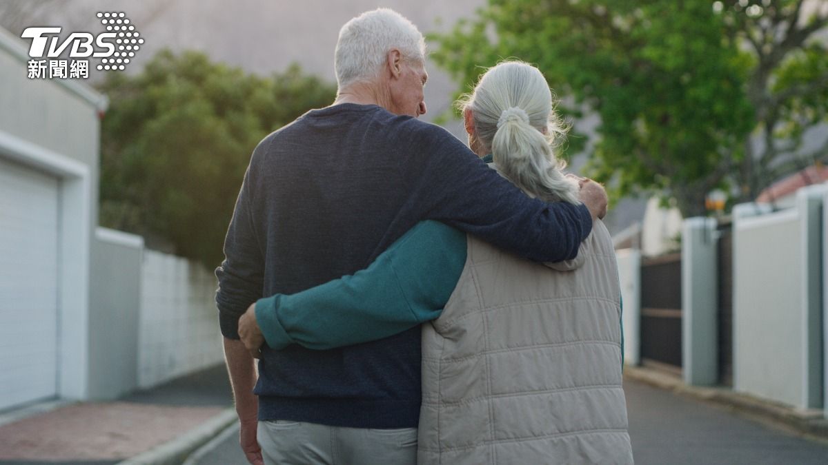 英國老夫妻結婚68年同天離世。（示意圖／shutterstock 達志影像）