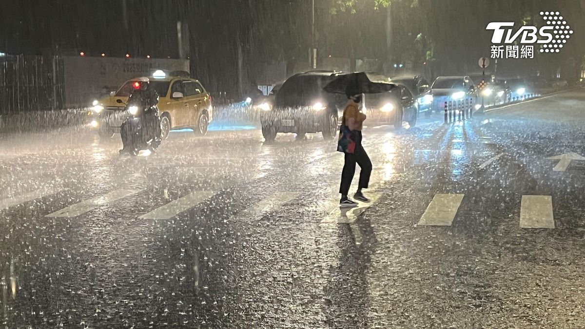 宜蘭台北南高屏豪雨特報。（圖／胡瑞麒攝）