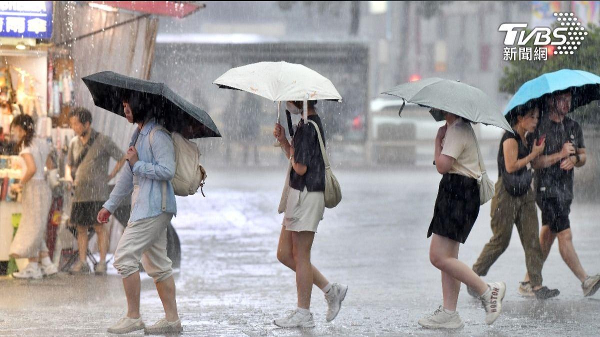 今（23）日受到鋒面及低壓帶影響，部分地區易有短延時強降雨。（示意圖／TVBS資料照）