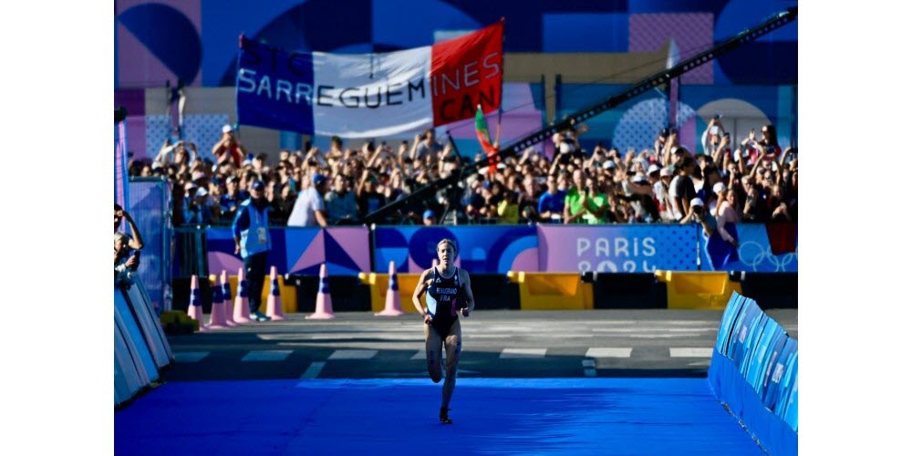 Cassandre Beaugrand a fait une belle remontée, notamment en course à pied mais la France termine au pied du podium. Photo Ebra/L'Est Républiacin/Alexandre Marchi